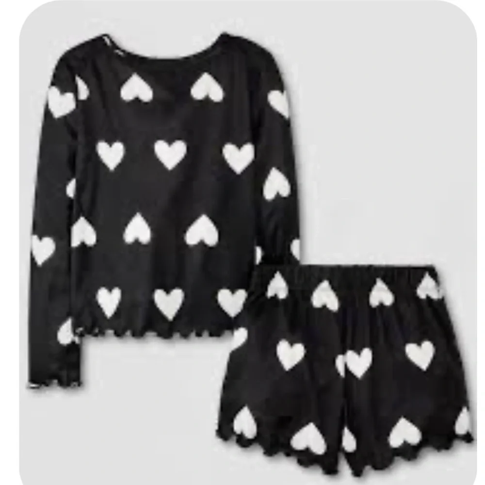 EUC Cat and Jack Pajamas Black and white Hearts Size Small 6/7